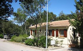 Bungalow Claret